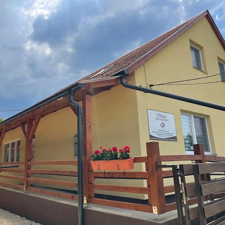 Venusz Ueduelocentrum Tiszacsege Exteriör bild