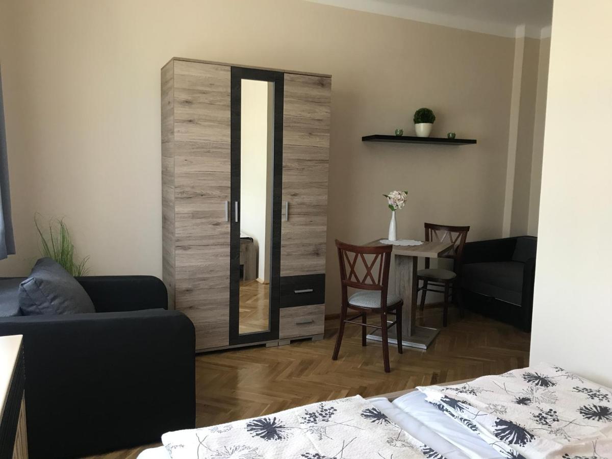 Venusz Ueduelocentrum Tiszacsege Exteriör bild