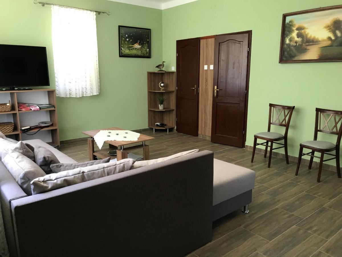Venusz Ueduelocentrum Tiszacsege Exteriör bild
